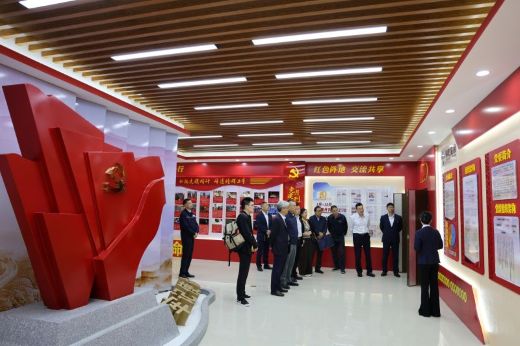武汉工程大学与铜化集团面对面交流